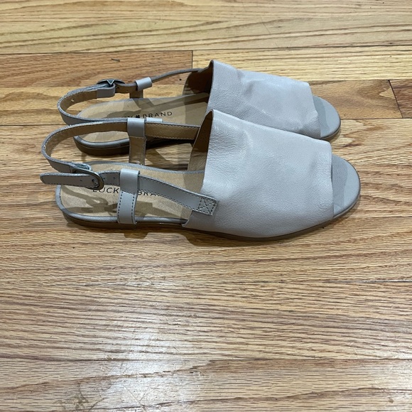 Lucky Brand CAMPBELL light Beige Taupe Leather Peep Toe Flat sling back size 8 - Picture 9 of 15